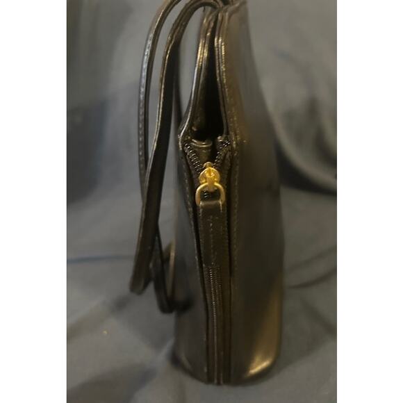 Hidesign Black Leather Expandable Medium Sized Shoulder Bag - Picture 9 of 9